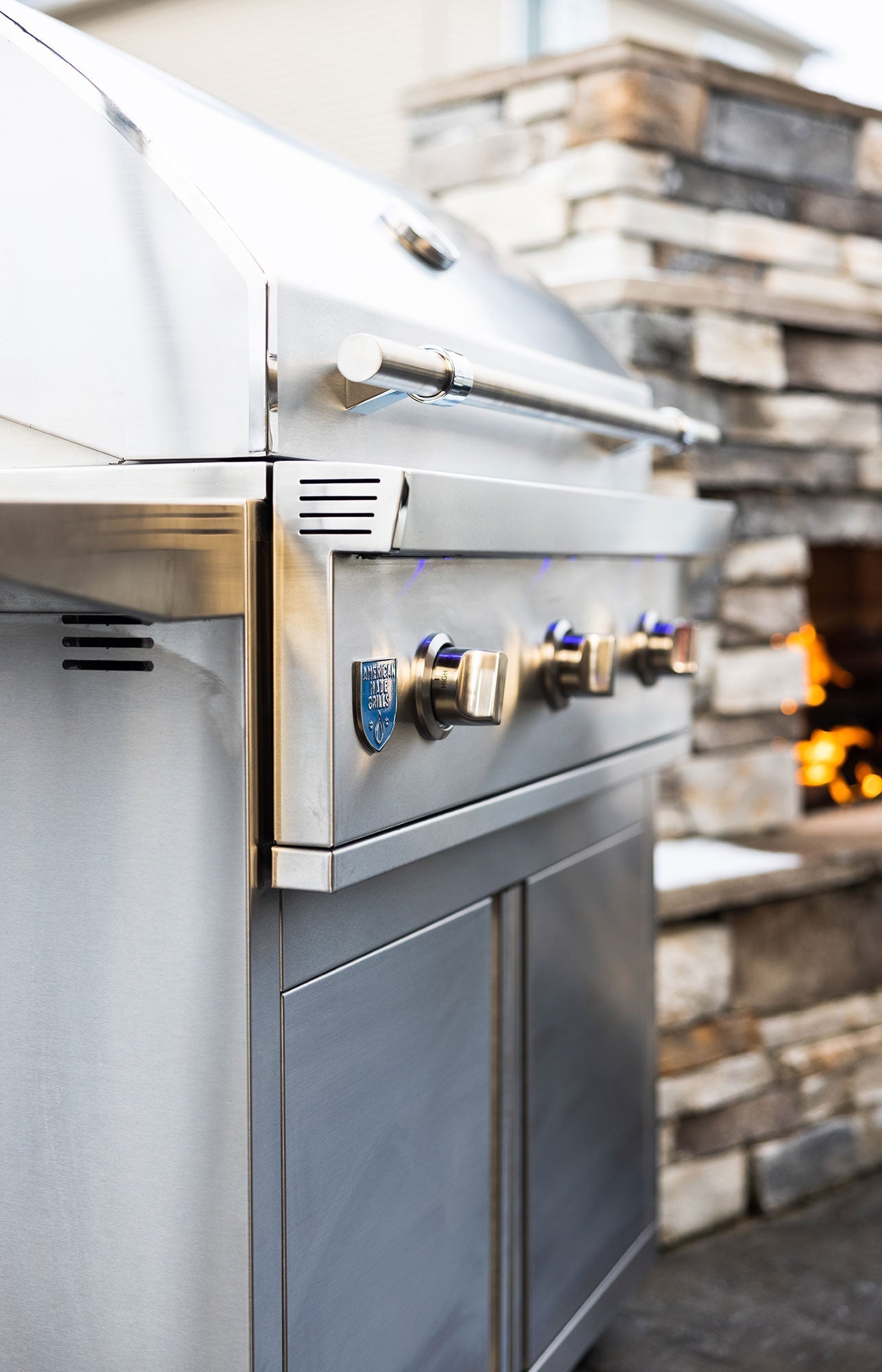 Freestanding Atlas - 36" Gas Grill - by American Made Grills | Buy at Agent BBQ