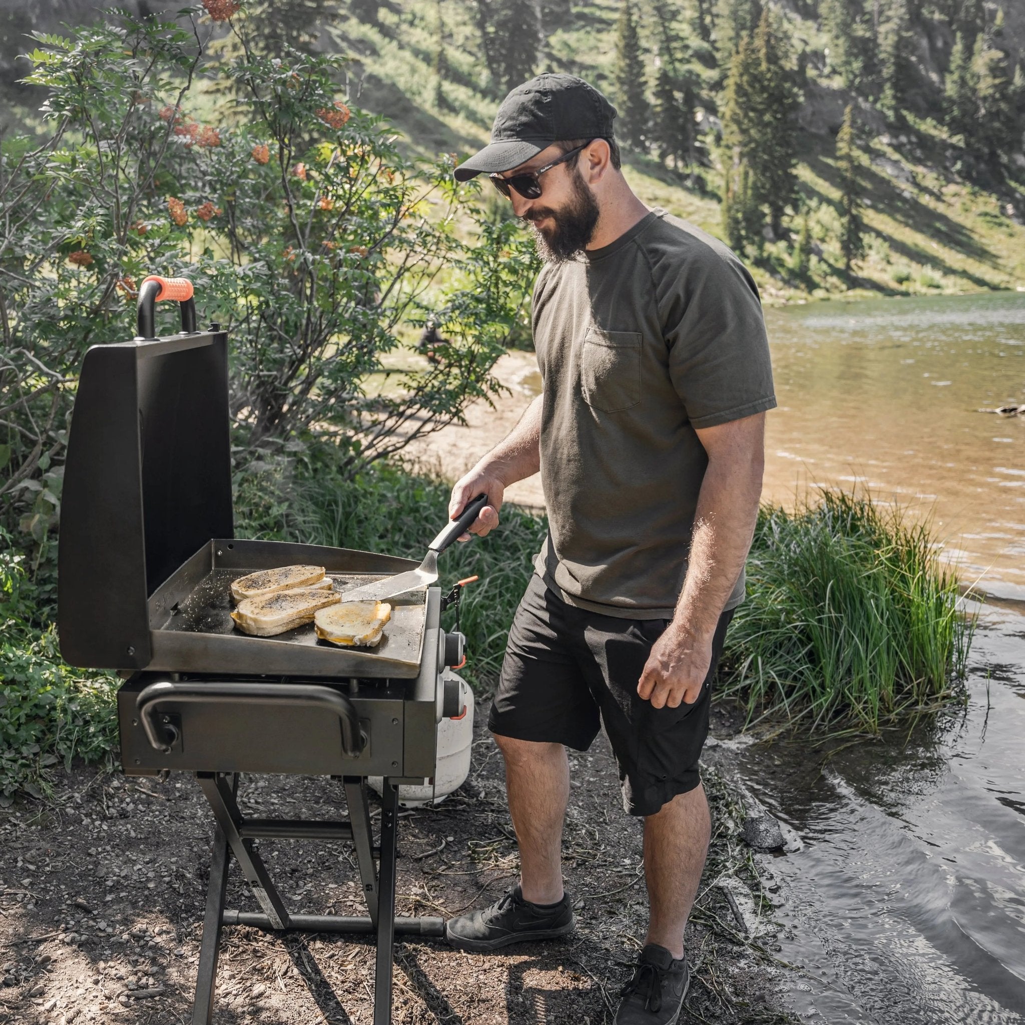 Blackstone - 22" On The Go Scissor Cart Griddle W/Hood - 2350 - by Blackstone | Buy at Agent BBQ