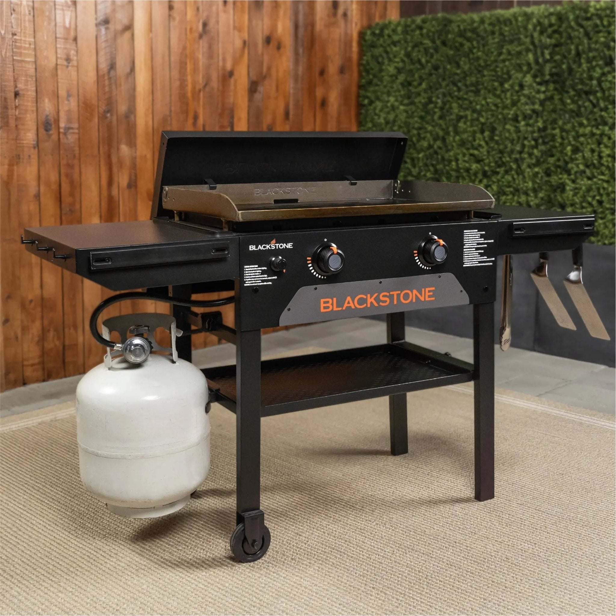 Blackstone 28" Griddle with Hard Cover - 2207 - 28" Griddle by Blackstone | Buy at Agent BBQ