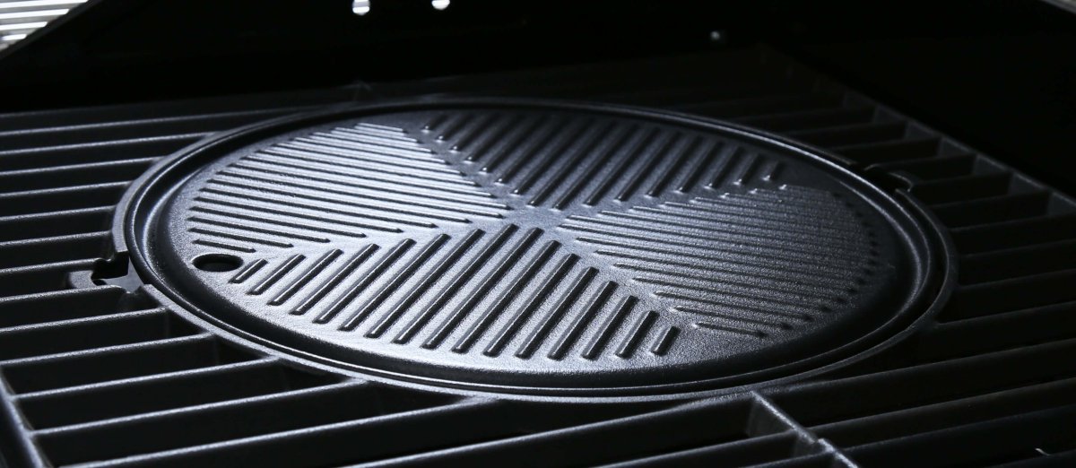 Monument Grills - Round Cast Iron Cooking Plate - A200 - by Monument Grills | Buy at Agent BBQ