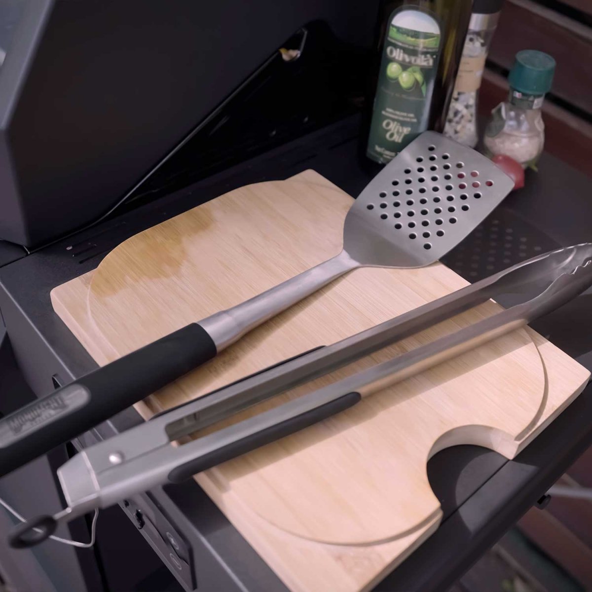 Monument Grills - Tongs and Spatula - A001 - by Monument Grills | Buy at Agent BBQ